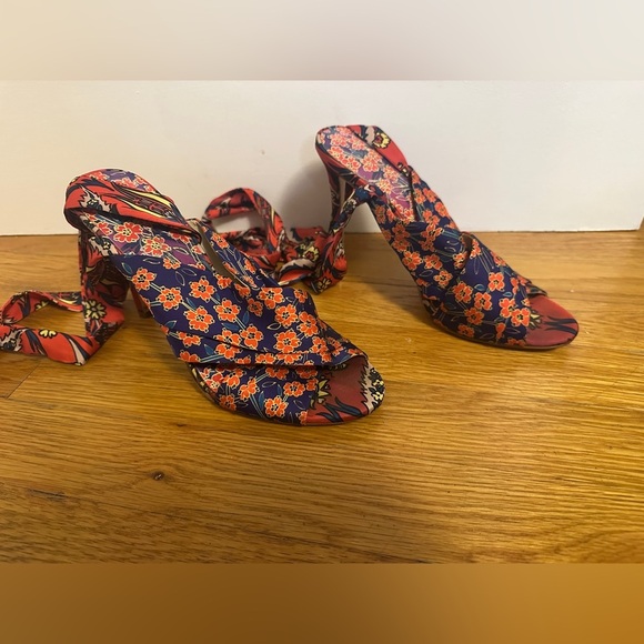 Jessica Simpson Satin Ankle Wrap Heels Size 8, 4" Heel - Picture 4 of 9